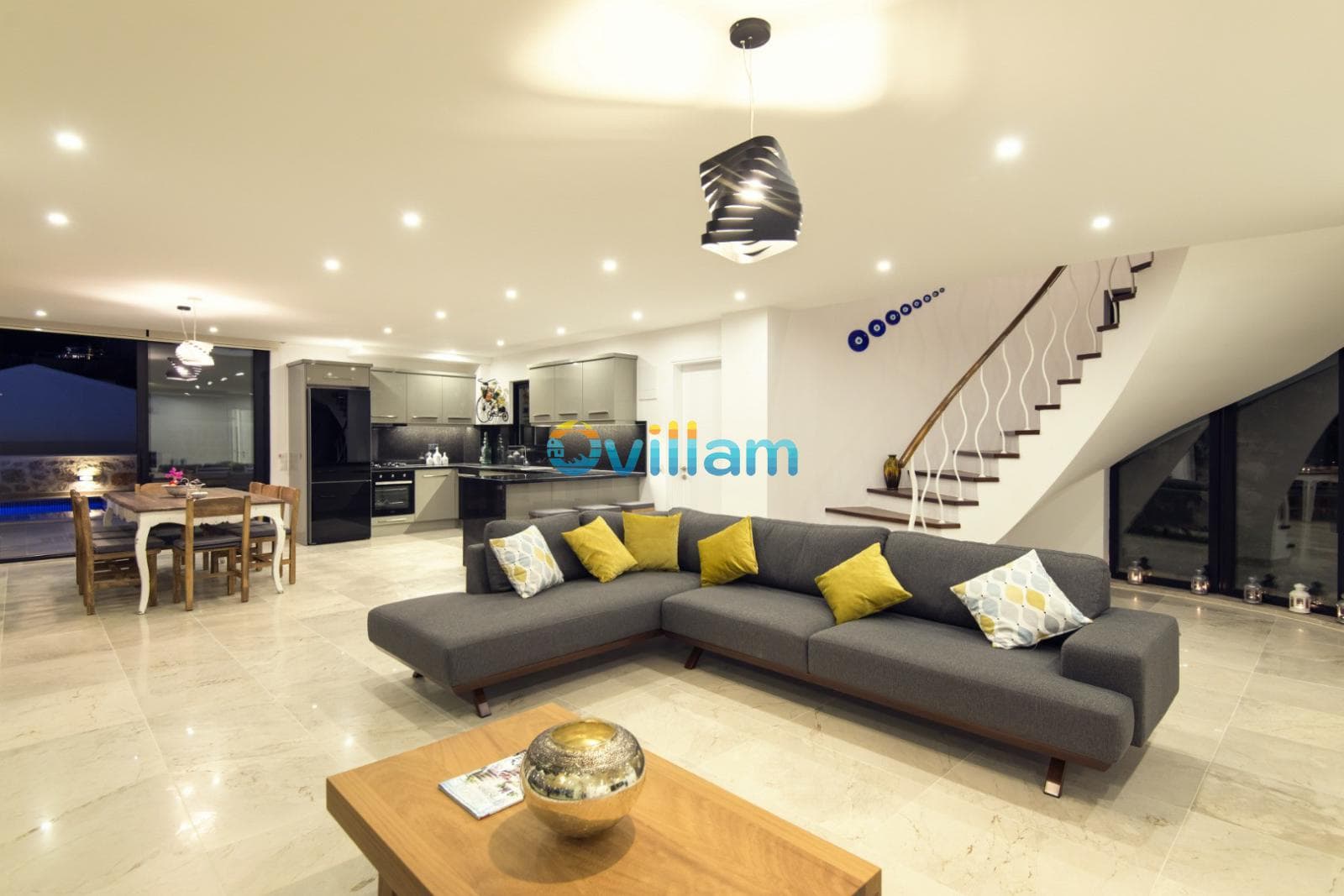 Gri köşe koltuk ve sehpanın bulunduğu modern iç mekân oturma odası.