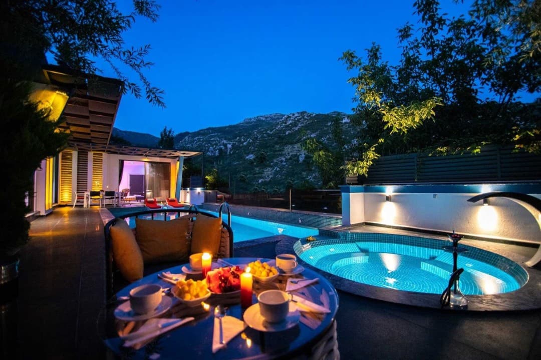 Villa Rixsos, İslamlar Kalkan — oturma alanı