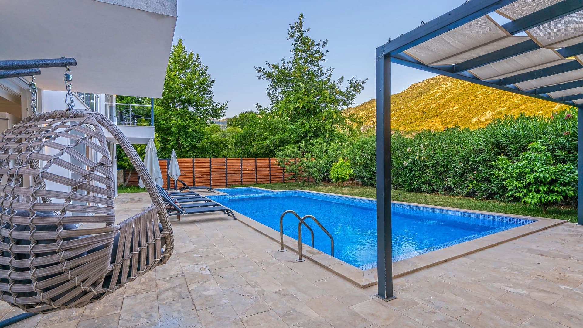 Villa Whitestone, İslamlar — 2. fotoğraf
