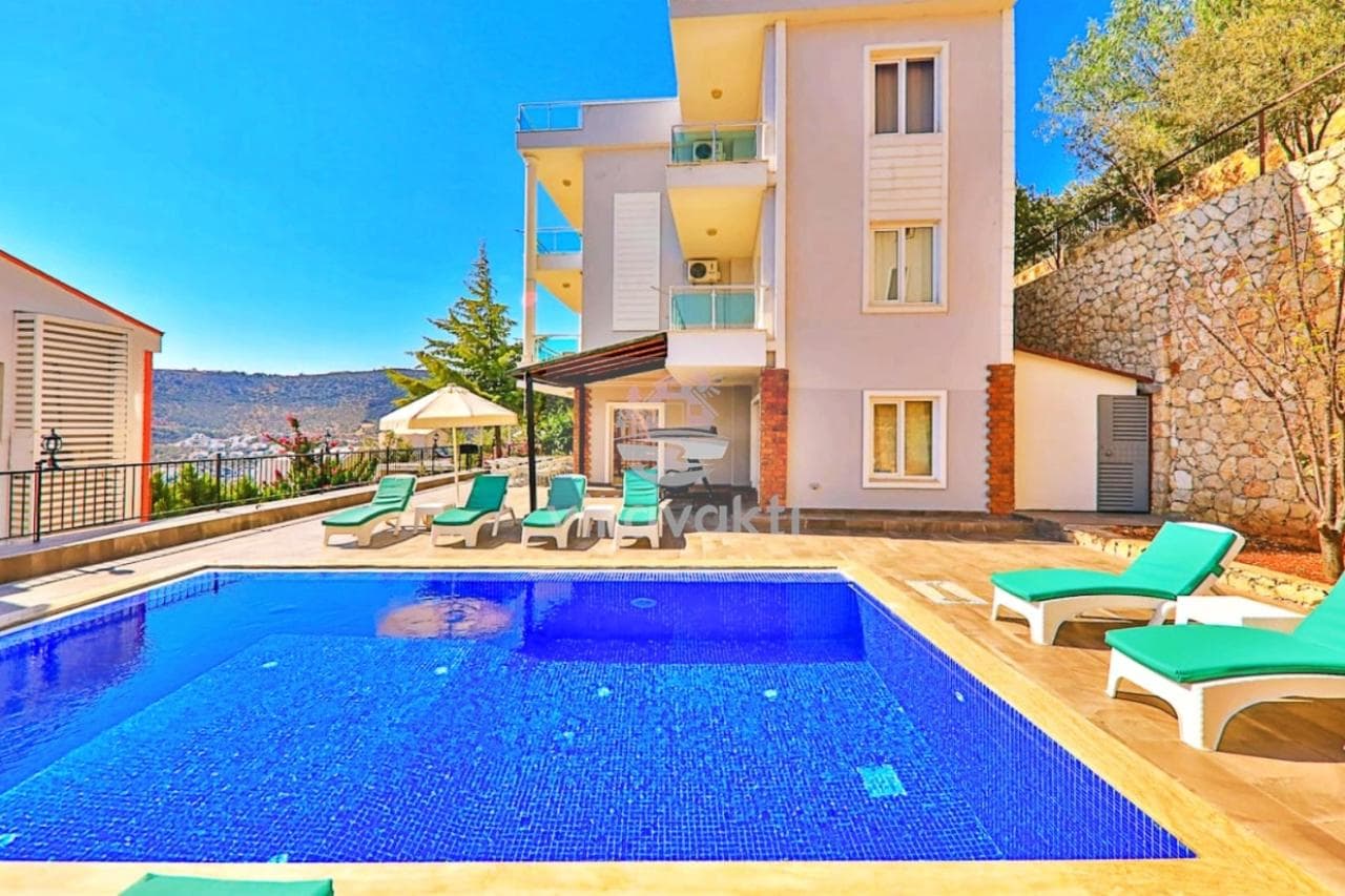 Kaş kalabalık gruplara uygun villalar — Villa Season